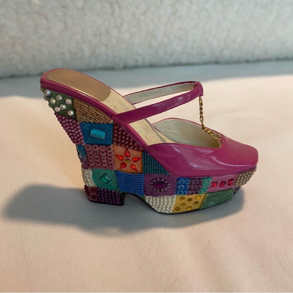 Just the Right Shoe Checkered Past, Magenta Madness